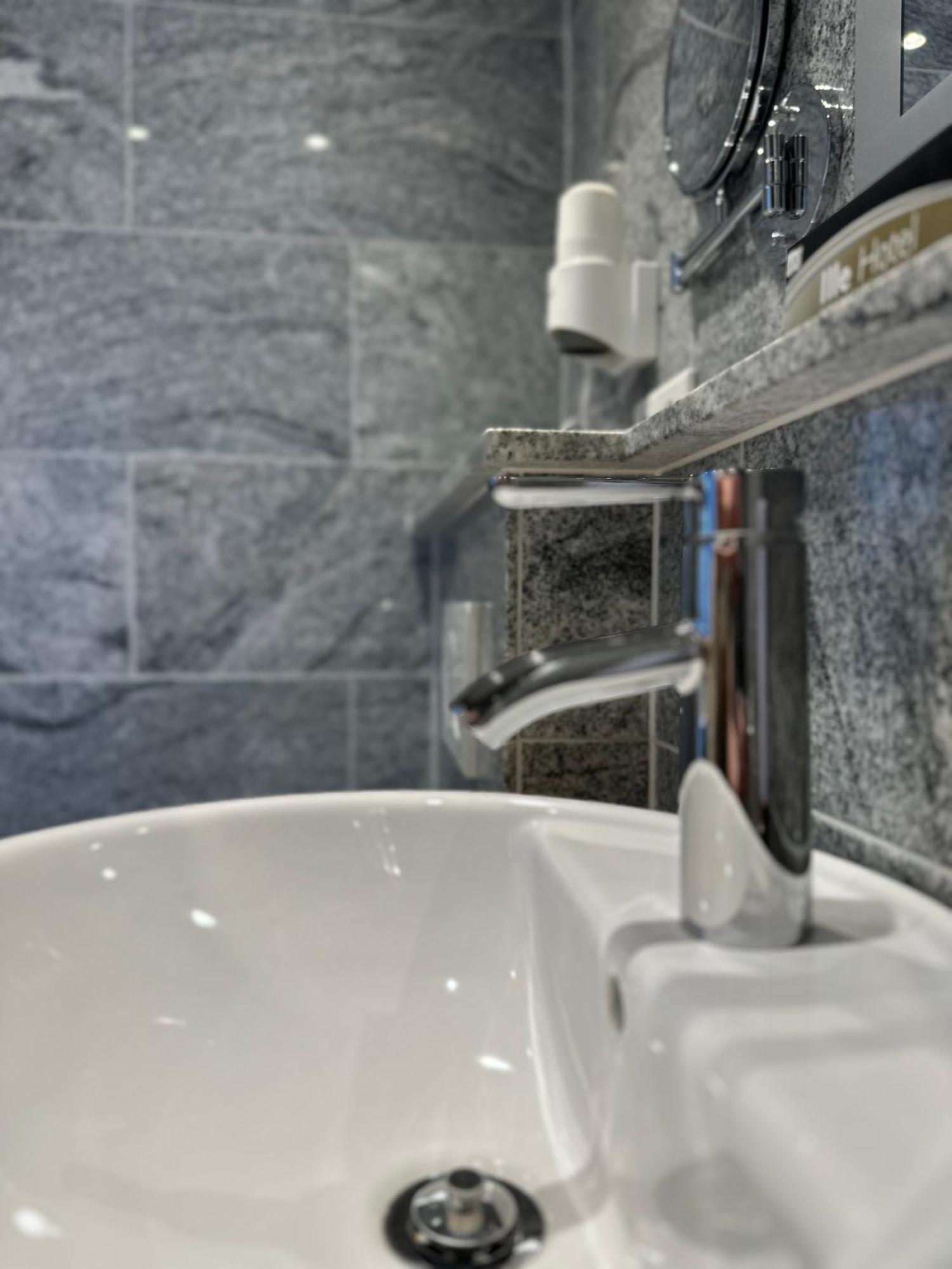 Mertinkus Nordseehotel Bed & Breakfast *